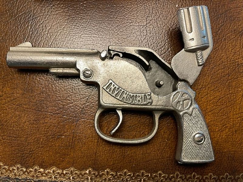 Don Raker - Cap Guns, Toys and Western Memorabilia